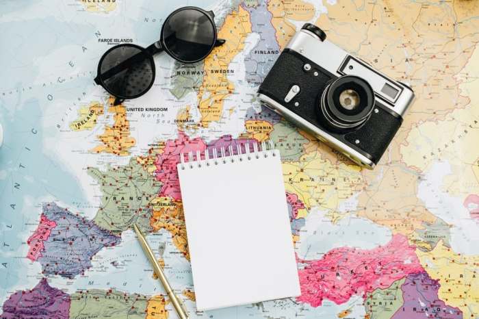 Travel apps for solo travelers to stay safe and organized